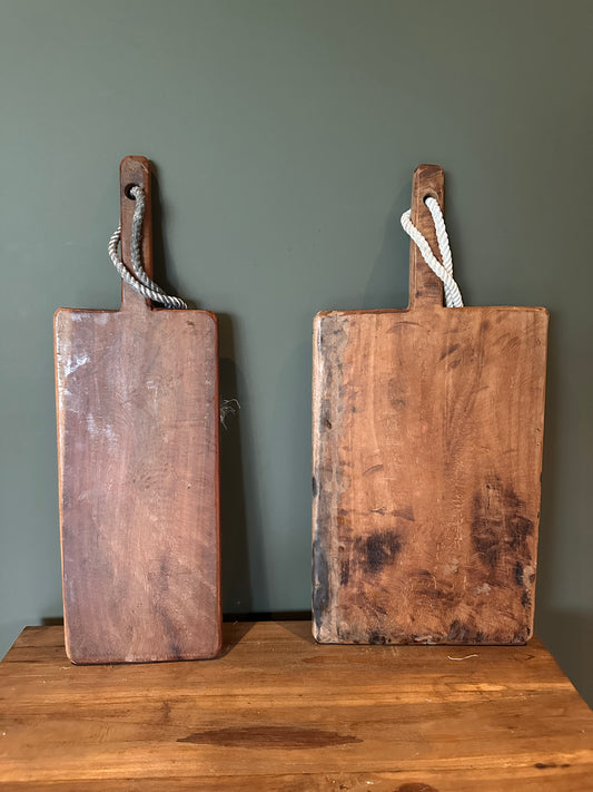 Oude robuuste snijplank smal