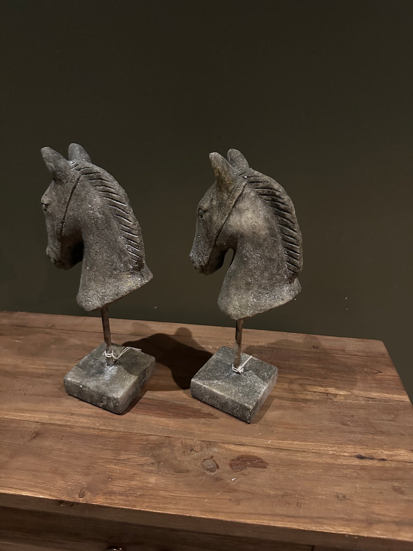 Paardenhoofd op voet L