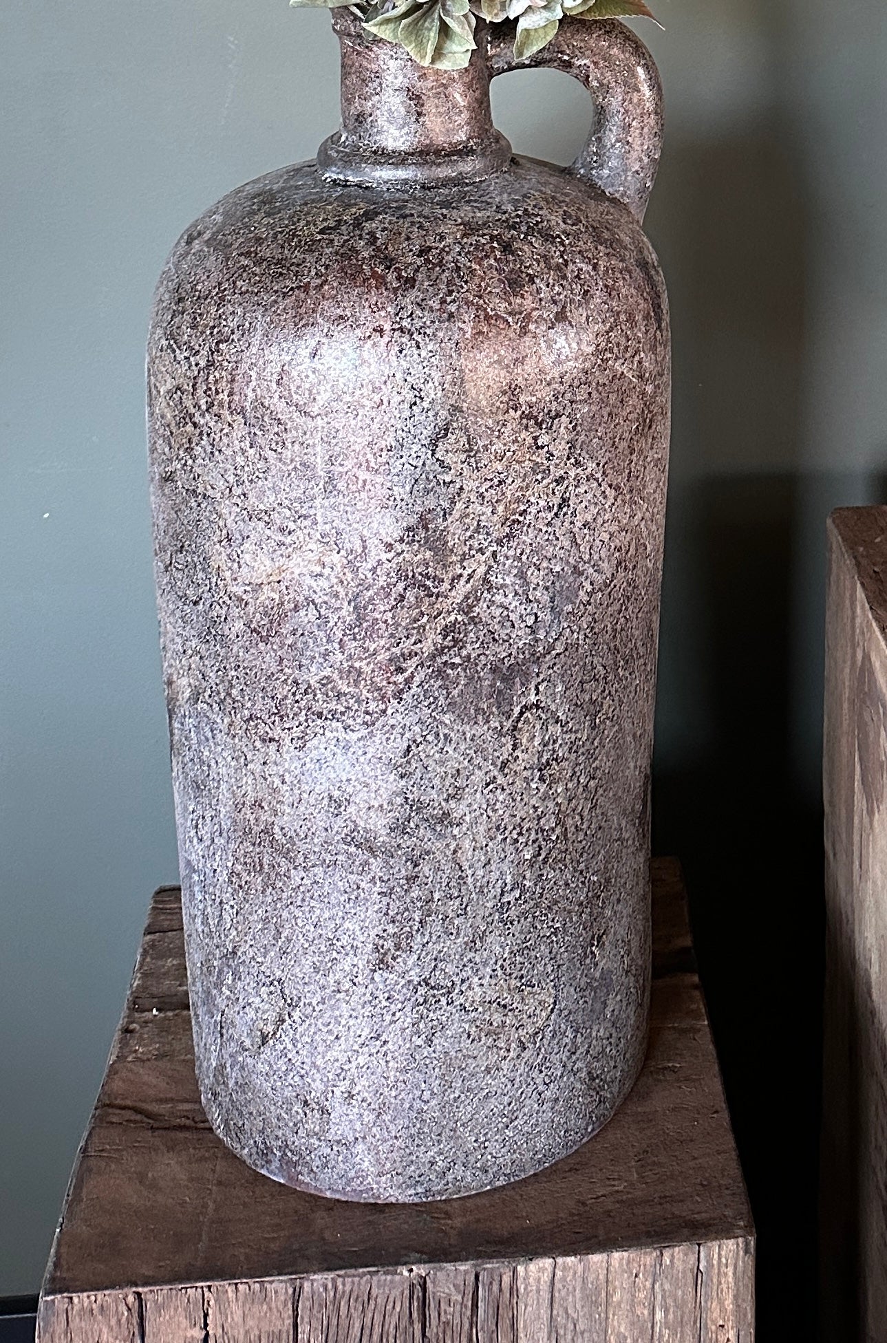 Fles kruik met zijde boeket