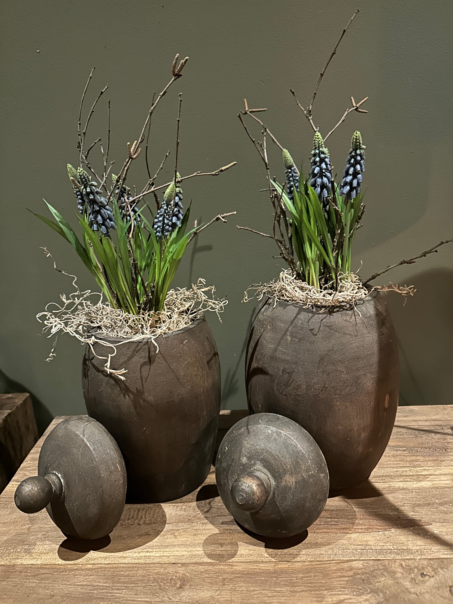 Napalese pot met blauwe druifjes