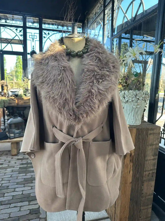 Cape jacket met faux-fur kraag khaki - Sfeerstal69