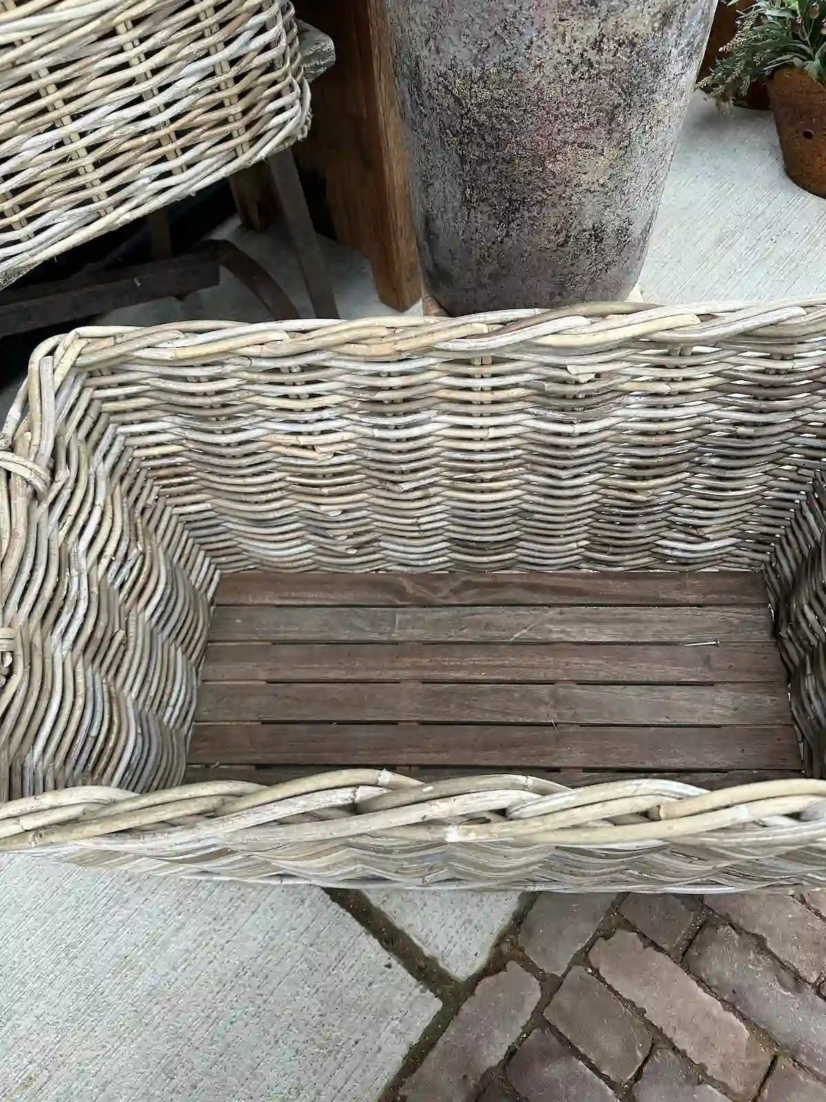 Rechthoekige rotan mand op wielen – houtmand of dekenmand - Sfeerstal69