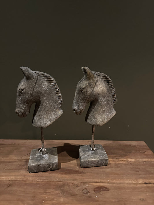 Paardenhoofd op voet L