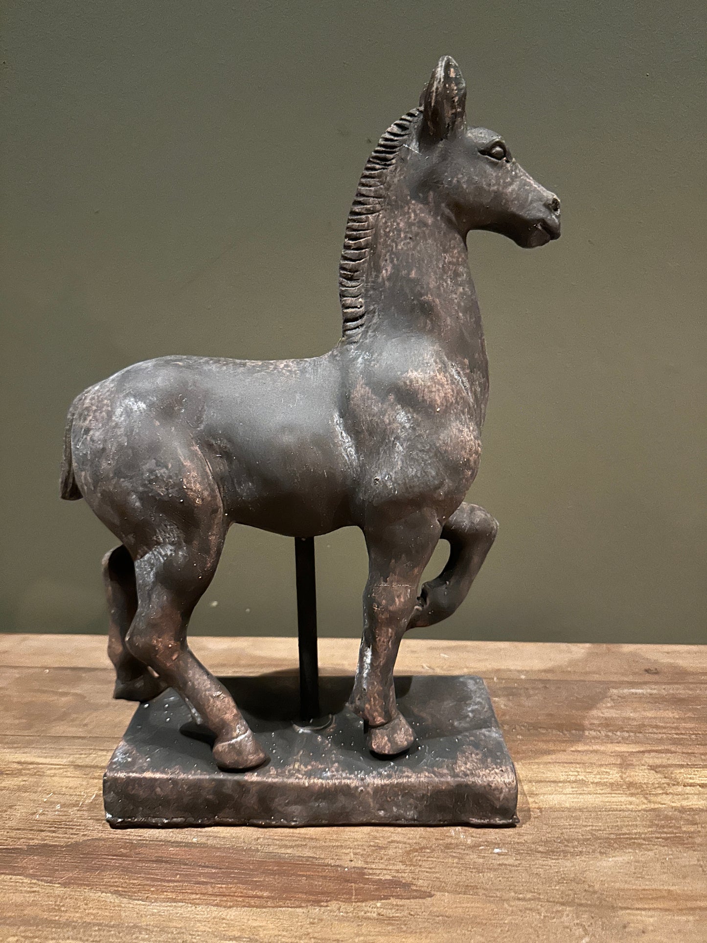 Paard op sokkel