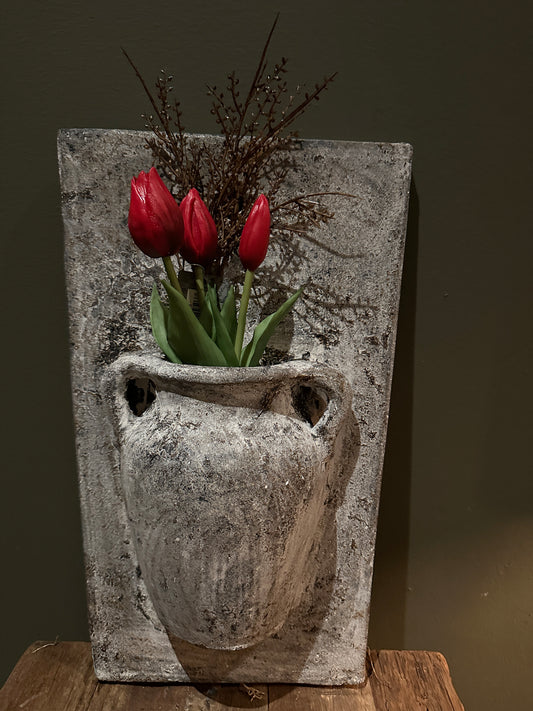 Aardewerk wandplateau met kruik