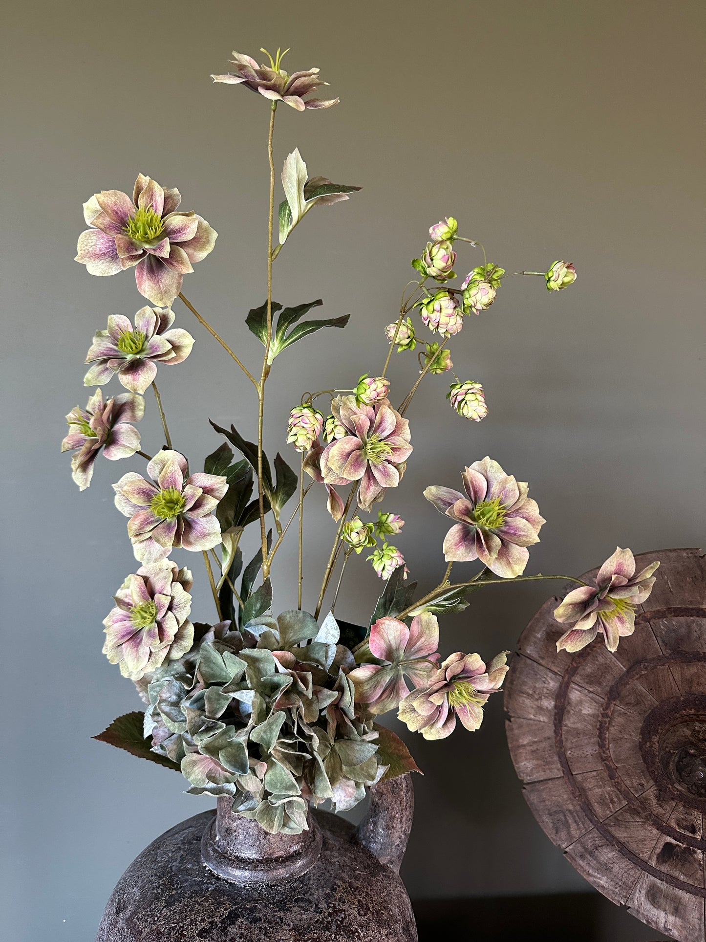 Fles kruik met zijde boeket