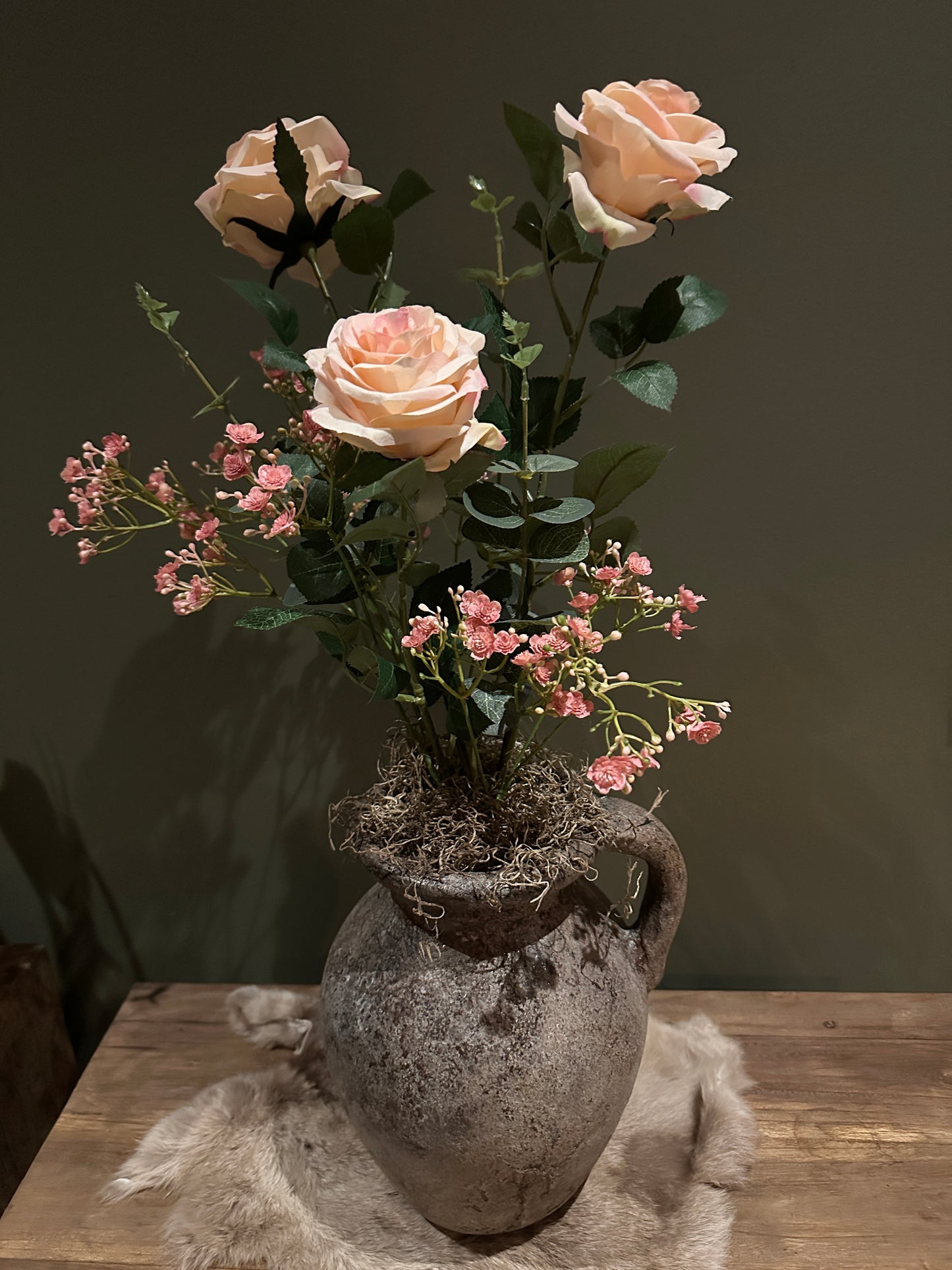 Bloemstuk "Kruik & Roos"