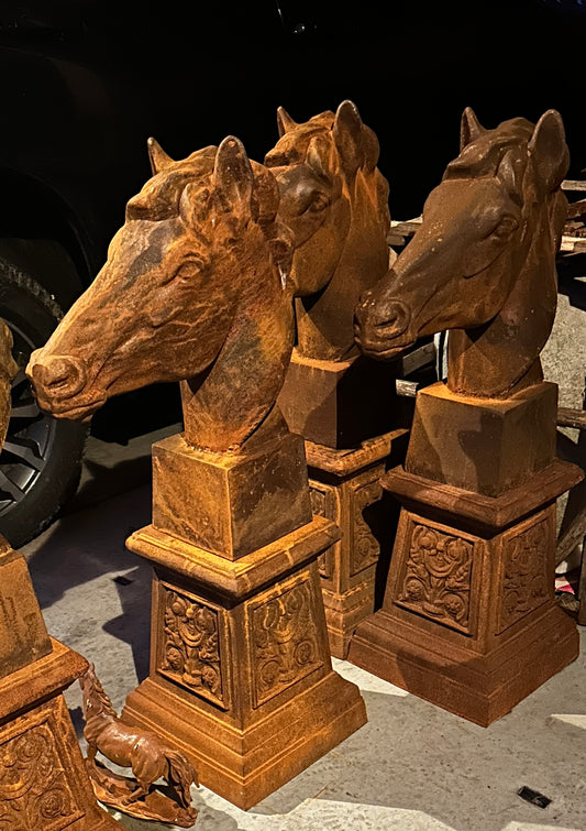 Gietijzeren paardenhoofd
