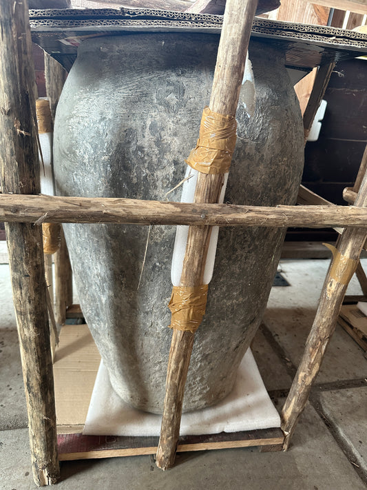 Oude doorleefde XL kruik uit India nr.515