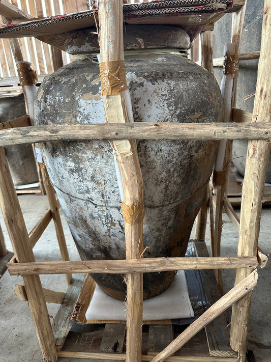 Grote oude doorleefde `XL kruik uit India nr.: 497