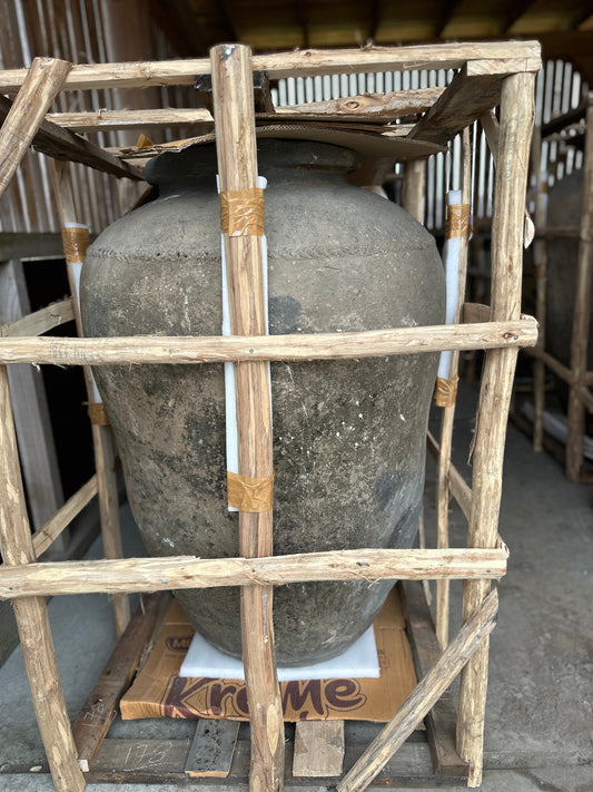 Gote oude doorleefde XL kruik uit India nr.: 496