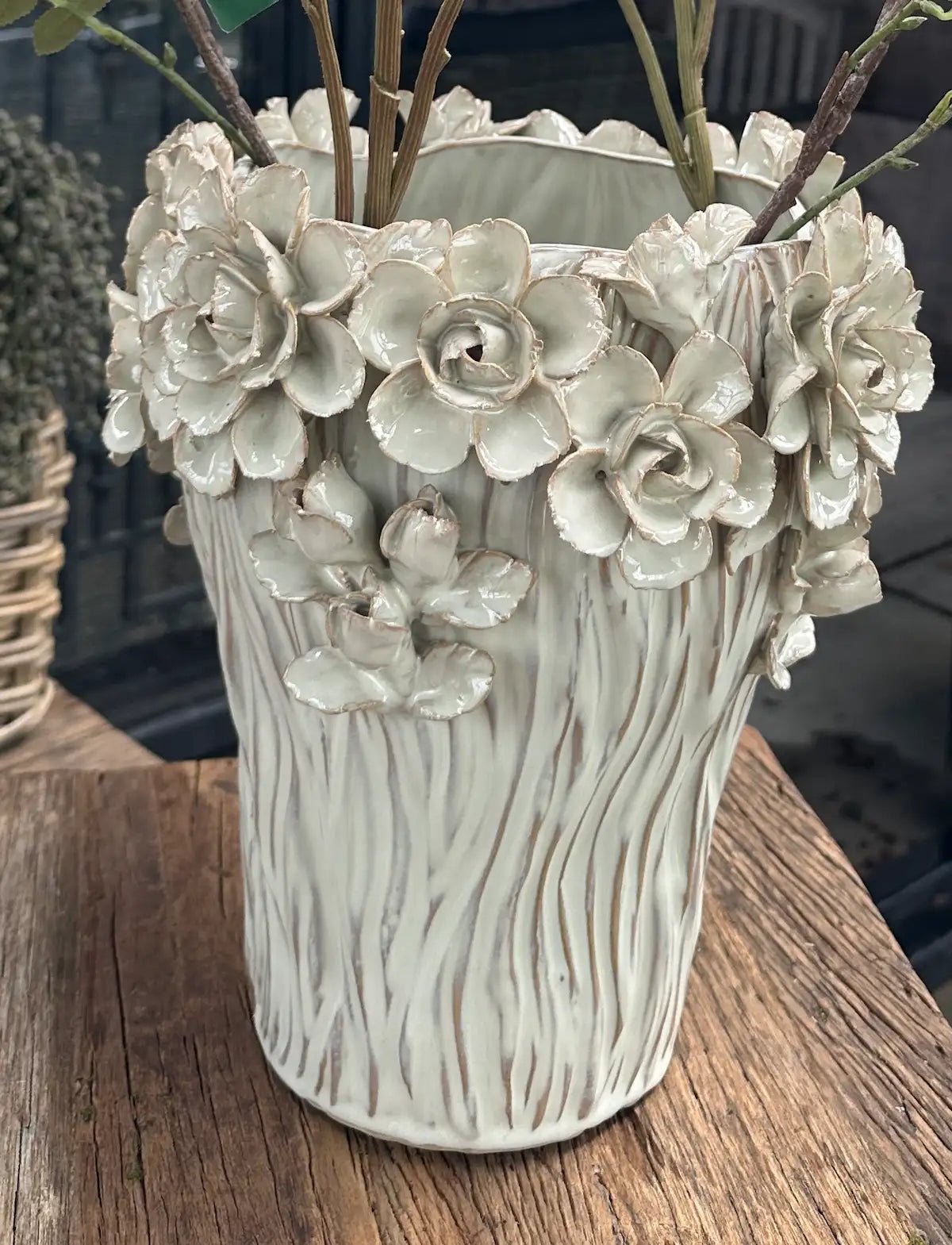 Vaas Crème met Bloemen Reliëf – 30 cm - Sfeerstal69