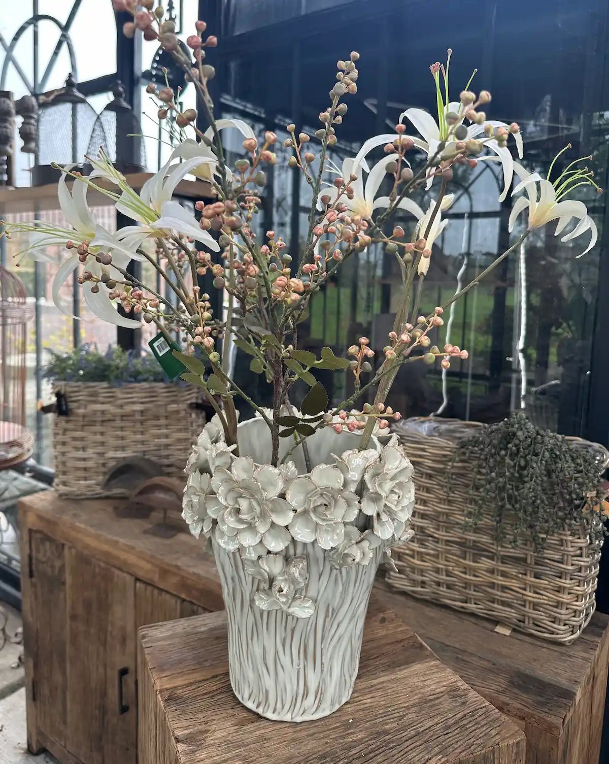 Vaas Crème met Bloemen Reliëf – 30 cm - Sfeerstal69